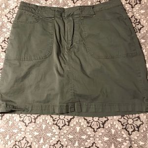 Used ladies army green skort. Made by Lee